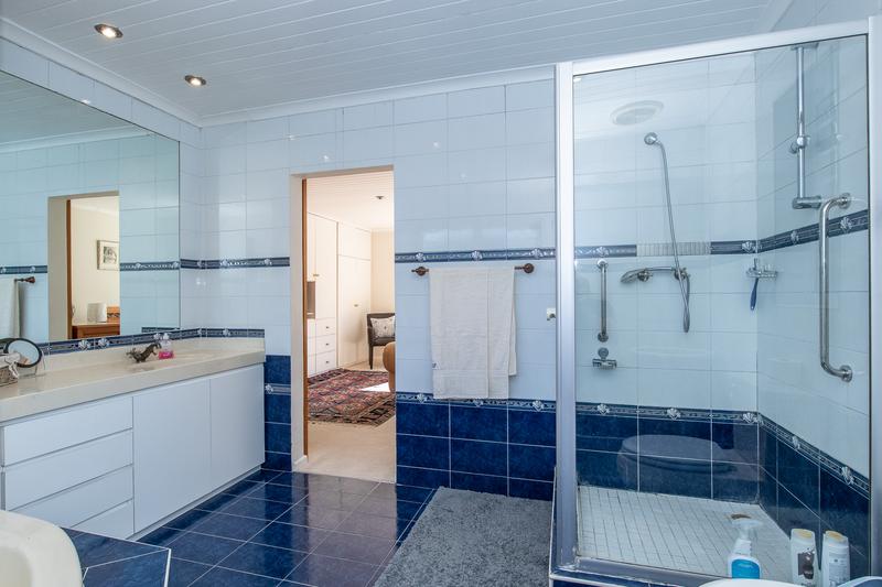 5 Bedroom Property for Sale in Constantia Western Cape